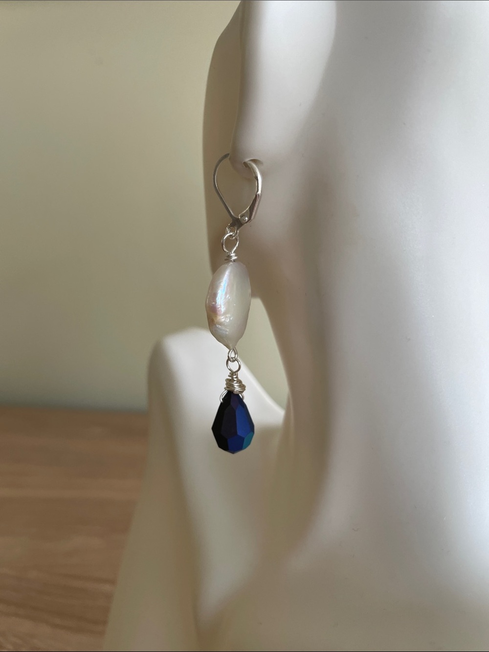 HAND CRAFTED FRESHWATER COIN PEARL & MATTE NAVY BRIOLETTE EARRINGS - Picture 5 of 12